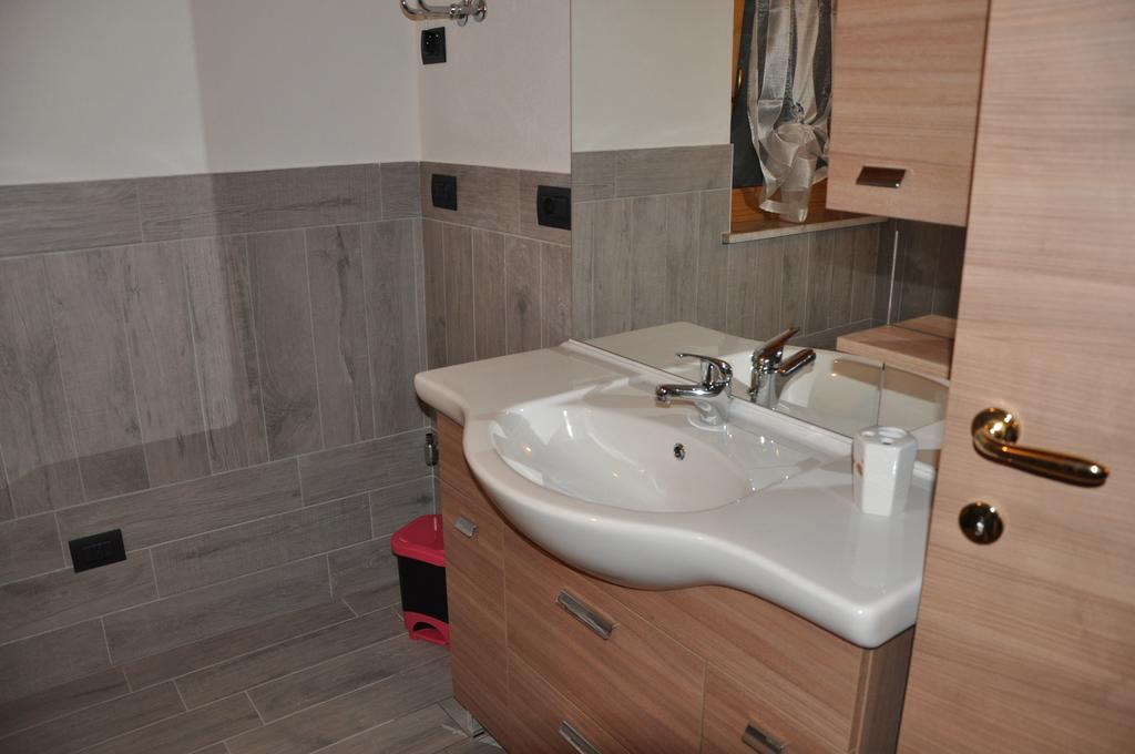 Le Foyer De La Ferme Apartment อาออสตา ห้อง รูปภาพ